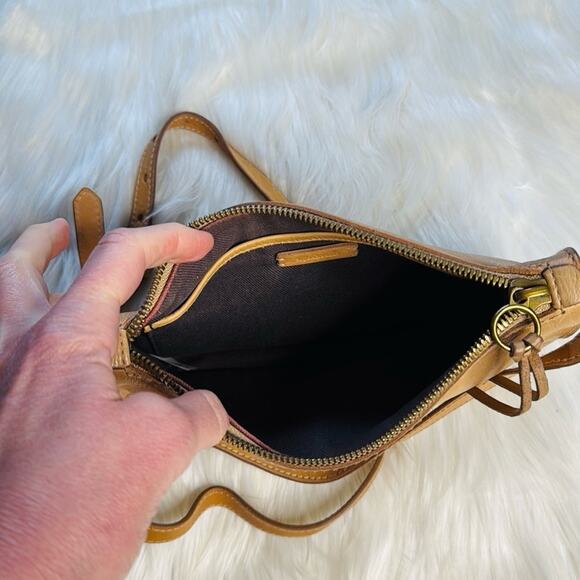 Madewell Nude Leather Simple Crossbody Bag - Picture 8 of 9